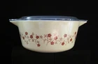 Vintage Pyrex Beige Trailing Flowers 475-B Casserole, 2.5 Liter with Glass Lid