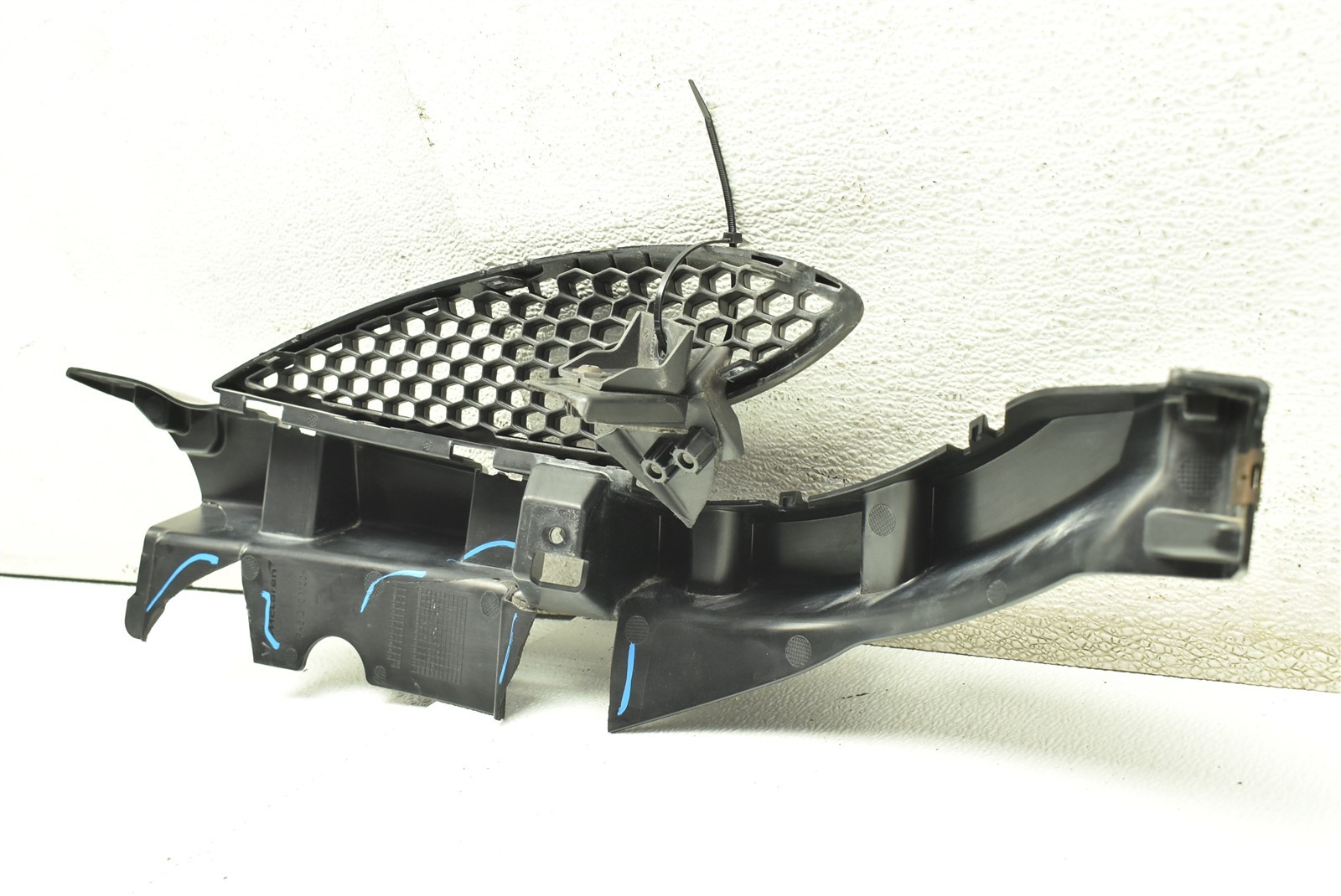 Mclaren 570s Tail Light Bracket Grill LH 13A6494CP