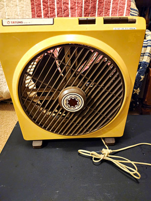 Tatung BFB-12 Deluxe Beige Box Fan 360 Rotation Oscillating 3 Speed Works Great 