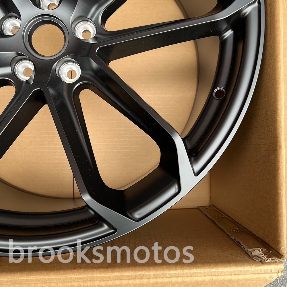 Full. Square Rims 21