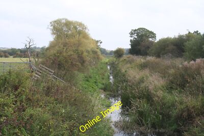 Foto 12x8 Pulford Brook Churton Blick flussabwärts von der Steinbrücke c2014