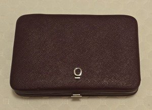 DoTerra Maroon Hardshell Essential Oil Case Holds 6 Large Bottles