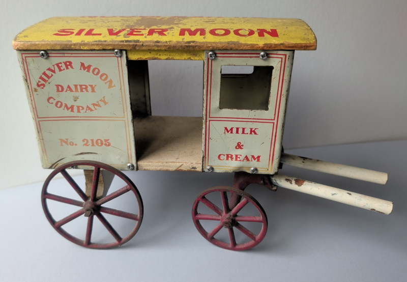 Antique Silver Moon Dairy Company Pull Toy Wagon No. 2105 Auburn Ind. 