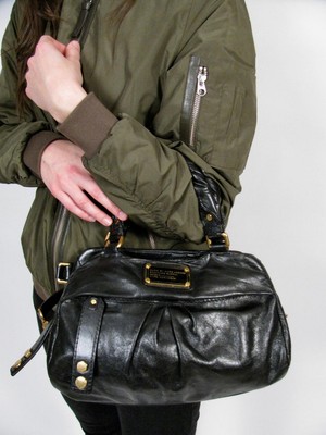 RARE MARC by MARC JACOBS PURSE BLACK LEATHER TWISTED Q GROOVE