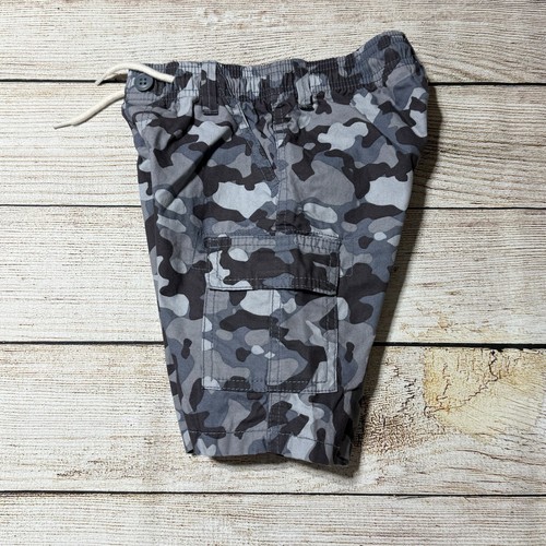 Completo mimetico bambino taglia 5T. Nuovo con etichetta! Pantaloncini cargo mimetici grigi, maglietta arancione bruciato - Foto 10 di 10