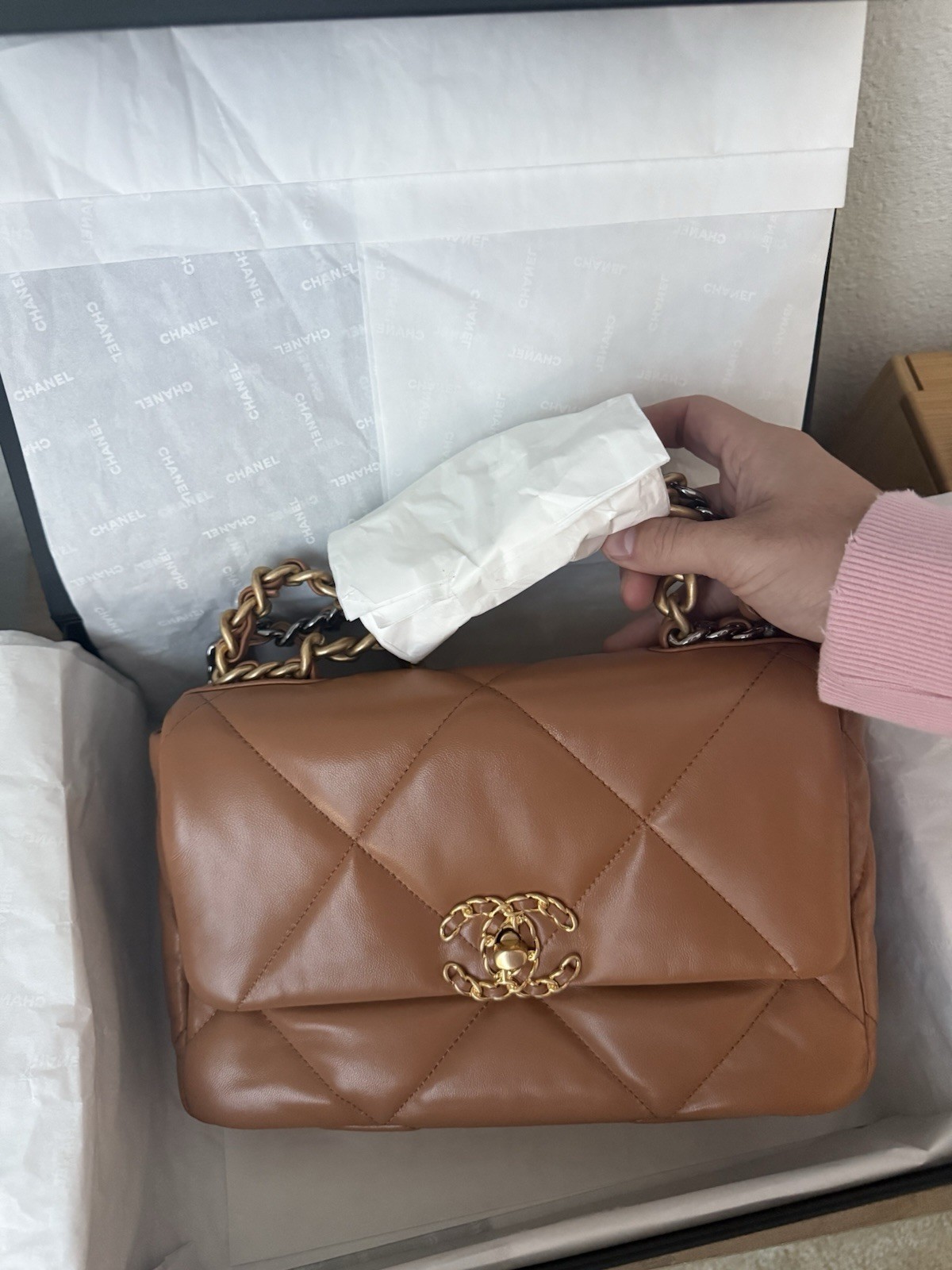 AUTHENTIC New Chanel 19 Handbag CARAMEL