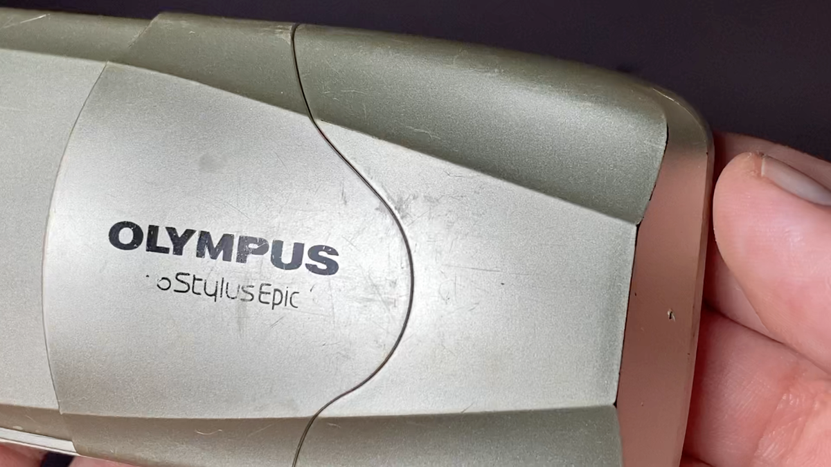 Olympus Infinity Stylus Epic DLX Quartz Date 2.8/35mm Point Olympus Infinity Stylus Epic DLX Quartz Date 2.8/35mm Point
