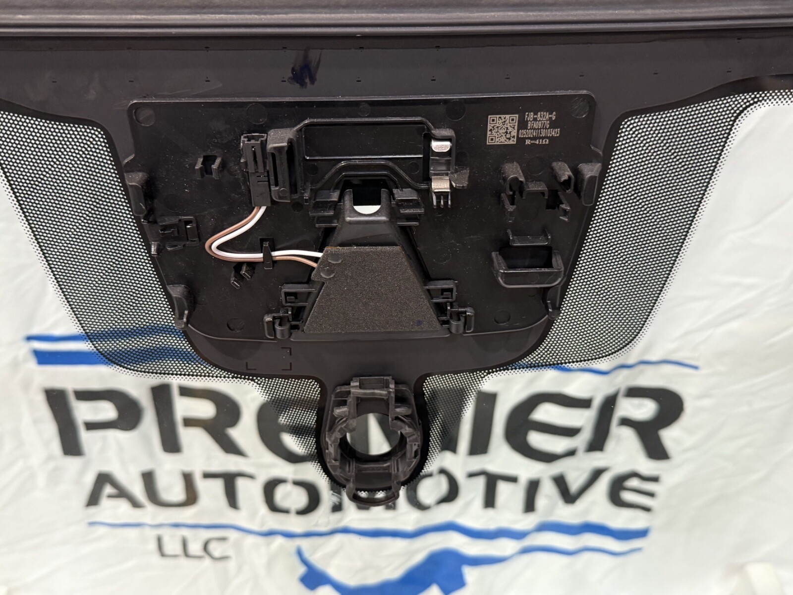 LAMBORGHINI URUS WINDSHIELD W/HUD ***NEW AFTERMARKET***