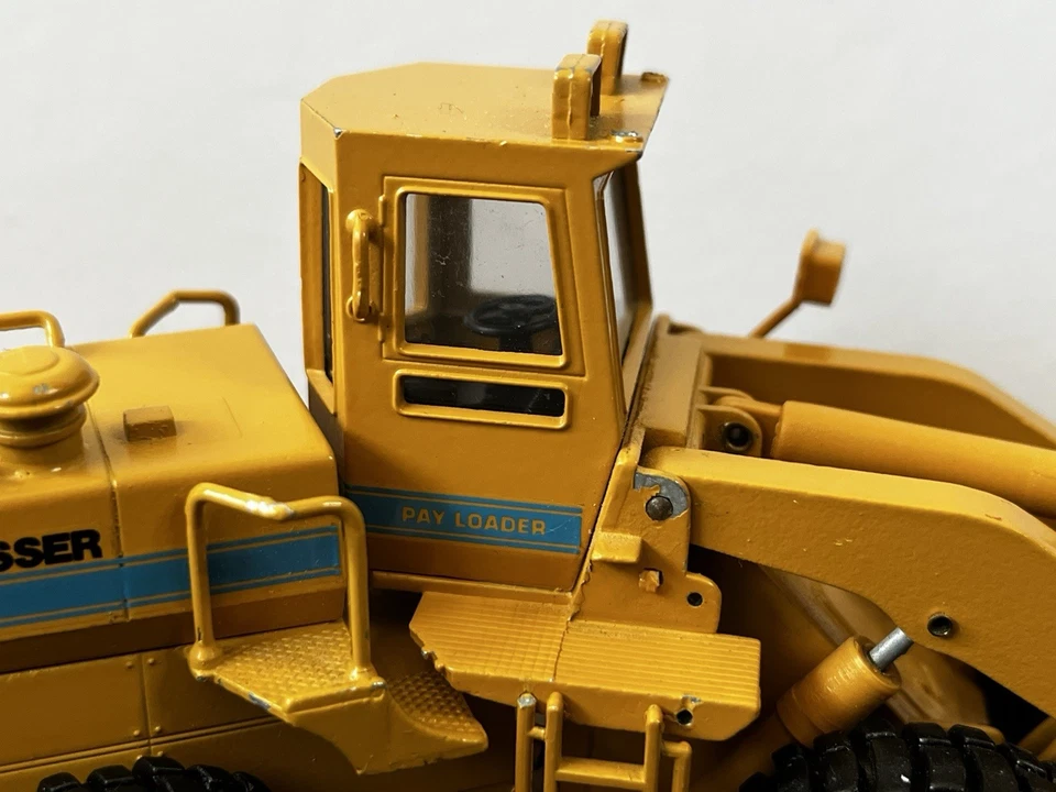 Vintage Conrad Dresser 560 B Pay Loader 1:50 Diecast Model - Yellow READ - Image 4 of 4