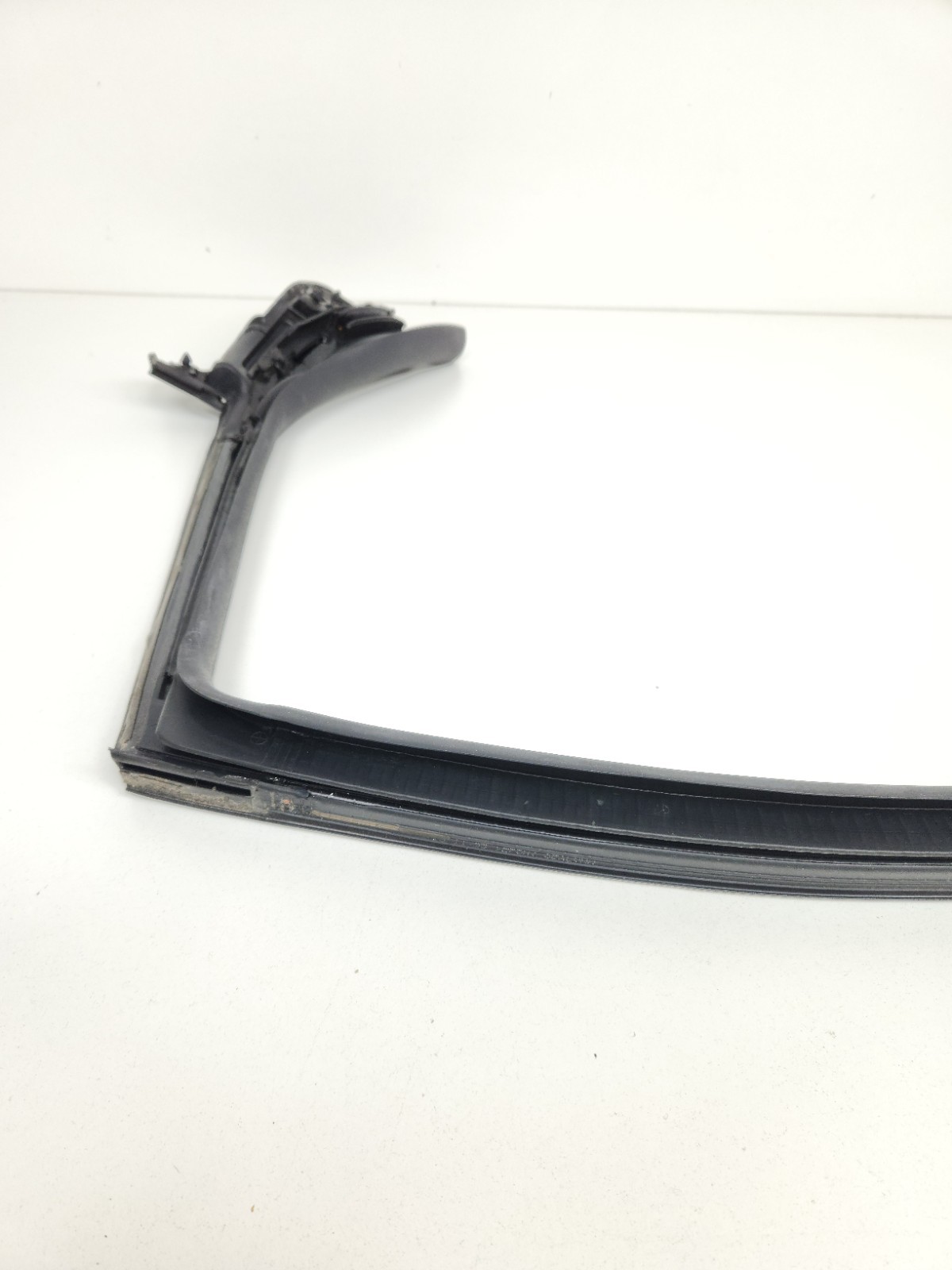 2015-2017 MCLAREN 675LT RIGHT PASSENGER SIDE DOOR WEATHERSTRIP SEAL GASKET OEM 
