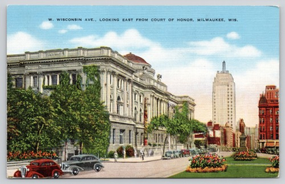 #ad Wisconsin Gas Building West Wisconsin Avenue Milwaukee Wisconsin Postcard $4.25