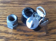 1930s 1940s 1950s Ford SPARE TIRE LOCK w/LOGO KEY vtg NOS accessory-