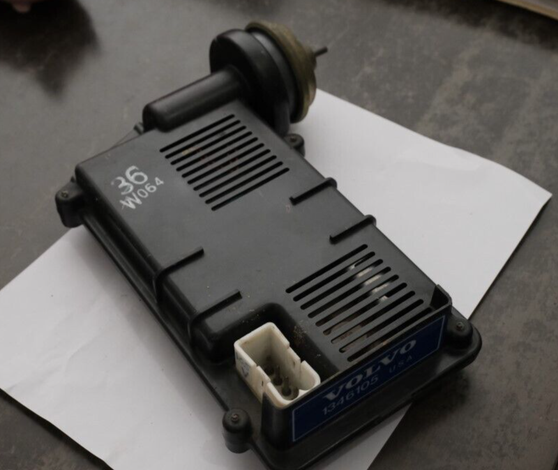 Volvo 240 OEM Engine Ignition Control Module ICM ECM 1983-1984 PN  