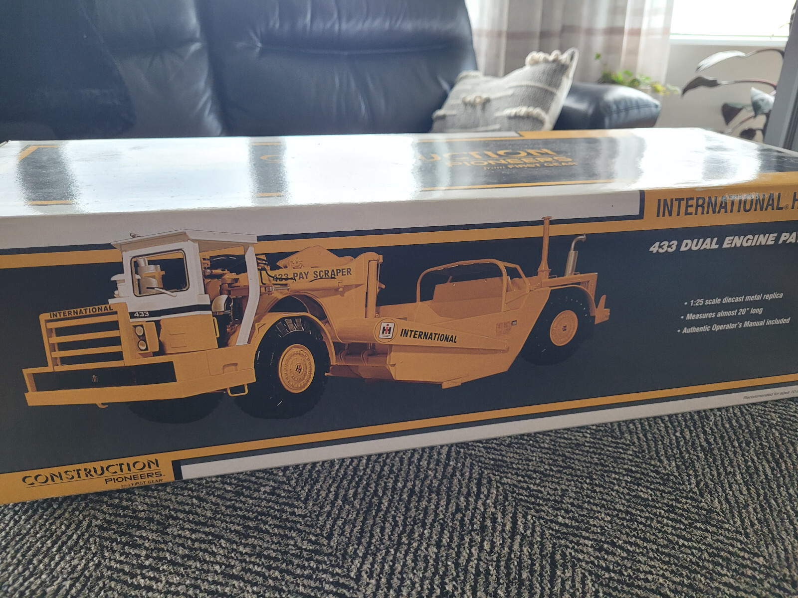 INTERNATIONAL HARVESTER 433 DUAL ENGINE WHEEL SCRAPE 1/25 SCALE MODEL FIRST GEAR