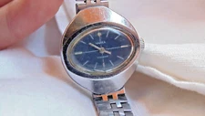 Soviet Vintage Women's Mechanical Wrist Watch Chaika 17 Jewels. USSR Watches.