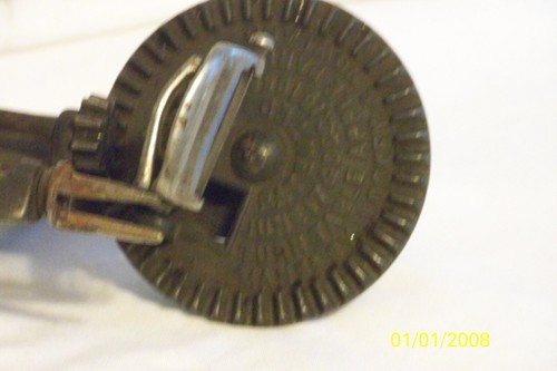 VINTAGE LOCKEY & HOWLAND 1856 CAST IRON TURNTABLE APPLE FRUIT PARER PEELER - Picture 4 of 4