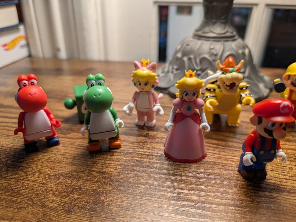 K’NEX Super Mario Lot 13 Figures Luigi Toad Yoshi Donkey Peach Bowser Diddy Kong - Image 3 of 4