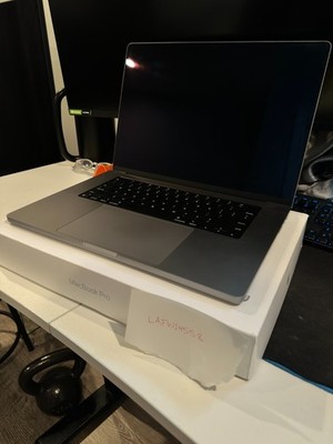 Apple MacBook Pro 16 in 2023 Space Gray/Apple M2 Max, 1 TB 32 GB