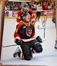 SHAEFFER GORDON CARROLL SIGNED 8X10 PHOTO 2027 NHL DRAFT MEDICINE HAT TIGERS (B)