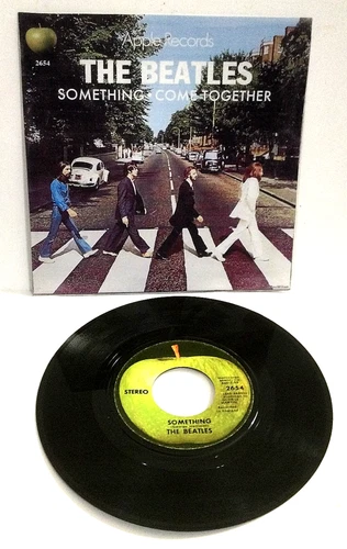 THE BEATLES - Something/Come Together - Apple label 2654 - 45 record vinyl w/PS