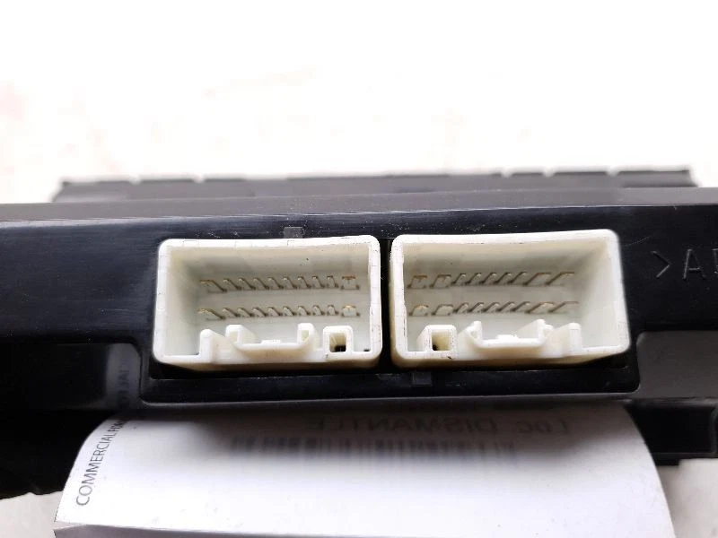 02-05 MONTAJE UNIDAD CONTROL TEMPERATURA LEXUS IS300  Foto 4 de 4