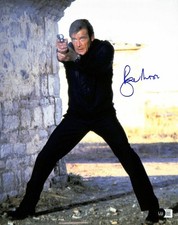 Roger Moore James Bond Signed 11x14 Photograph BECKETT
