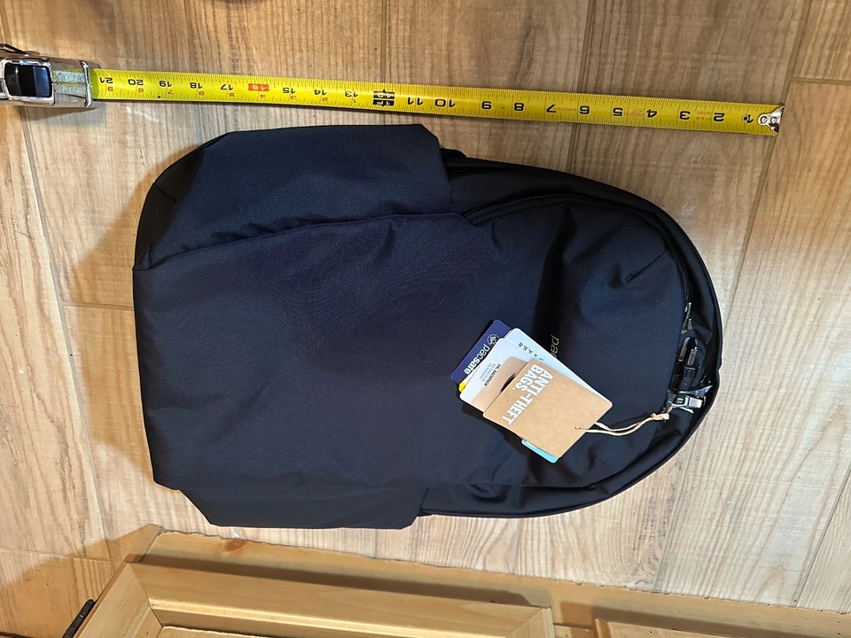 pacsafe NWT Black V 24L Anti-Theft Active Carrysafe PopnLock Backpack 60301 - Image 3 of 4