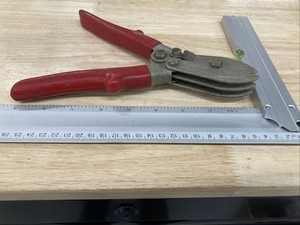 MALCO C5 - 5 BLADE PIPE CRIMPER WITH RED RUBBER GRIPS crimping stove gutter HVAC