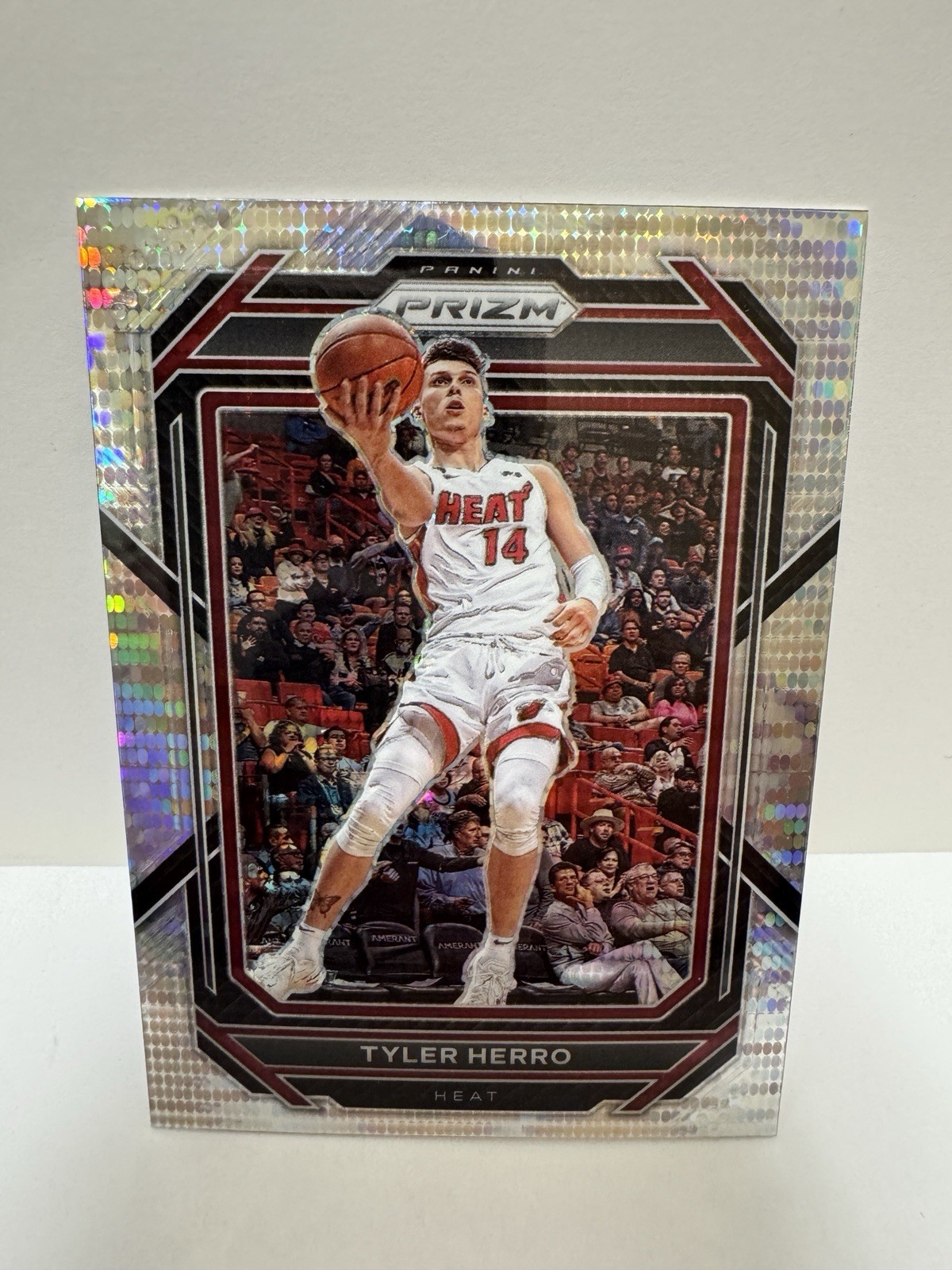 TYLER HERRO 2022-23 Panini Prizm #166 Pulsar Prizm - Miami Heat