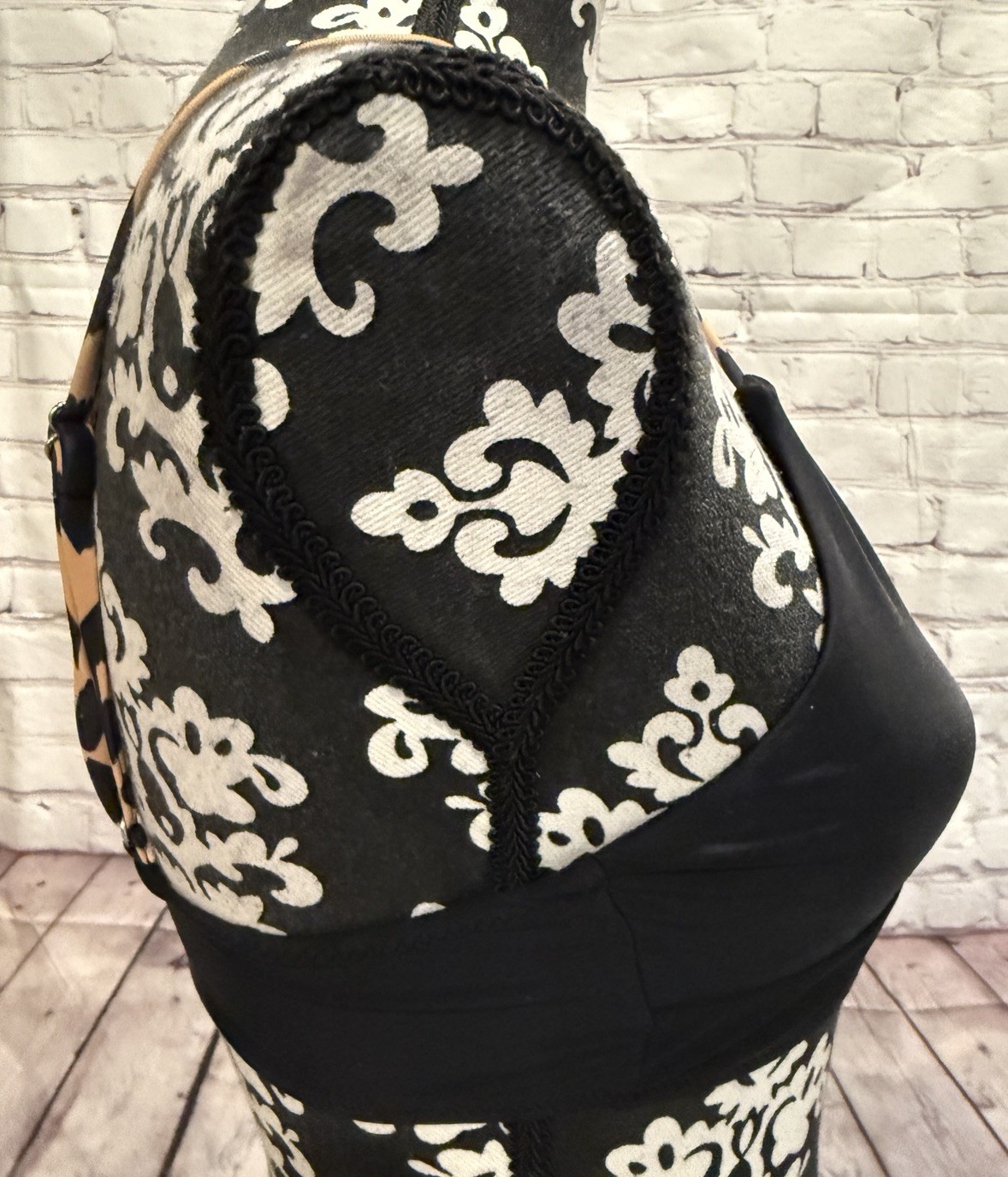 Women’s Solid Black Lightly Padded Leopard Print … - image 5