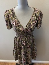 EUC wild fable floral v neck ruffled womens Dress Size small