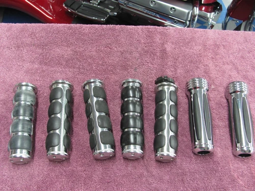 Honda Goldwing Kuryakyn ISO Grips Chrome!