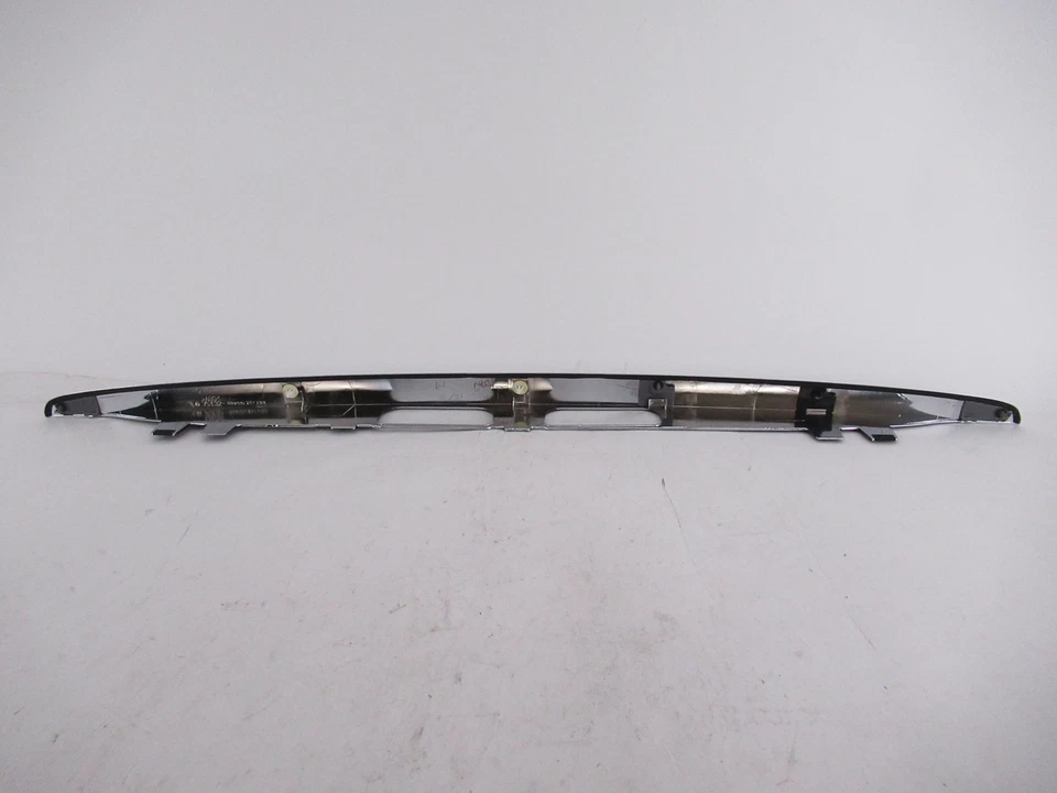 Cubierta de lámpara de luz de licencia cromada trasera genuina OEM Lexus 75132-60070 03-09 GX470 Foto 3 de 4