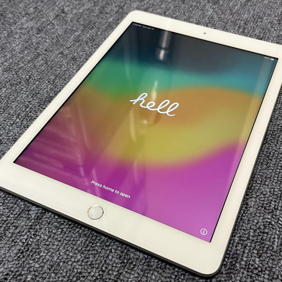 Apple iPad 9.7 Apple iPad 9.7