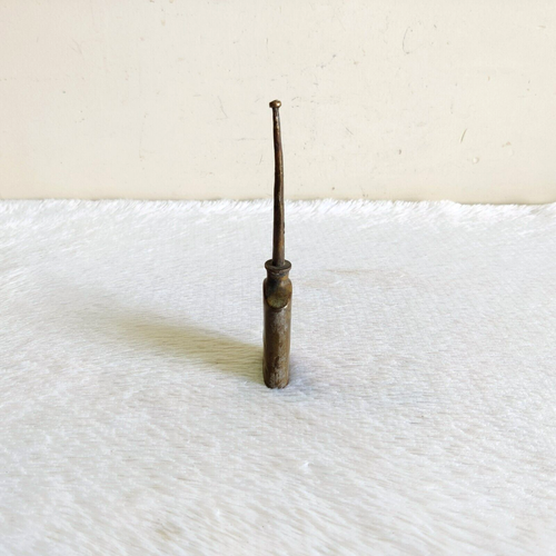 1930s Vintage Brass Sewing Machine Oil Can Sewing Collectible Rich Patina M686 - Picture 5 of 7