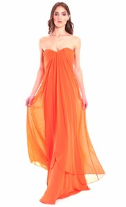 vestito lungo con volant