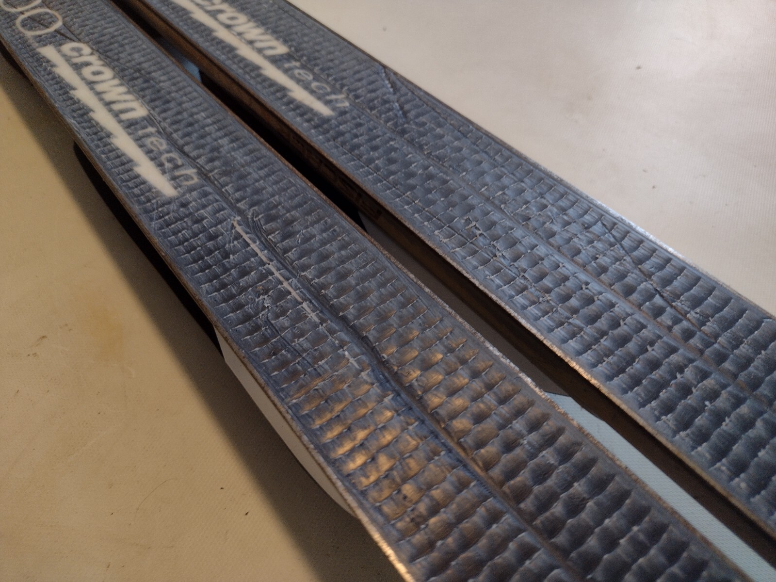 Fischer Metal Edge Cross Country SKIS 200 cm Waxless Rottefella NNNBC