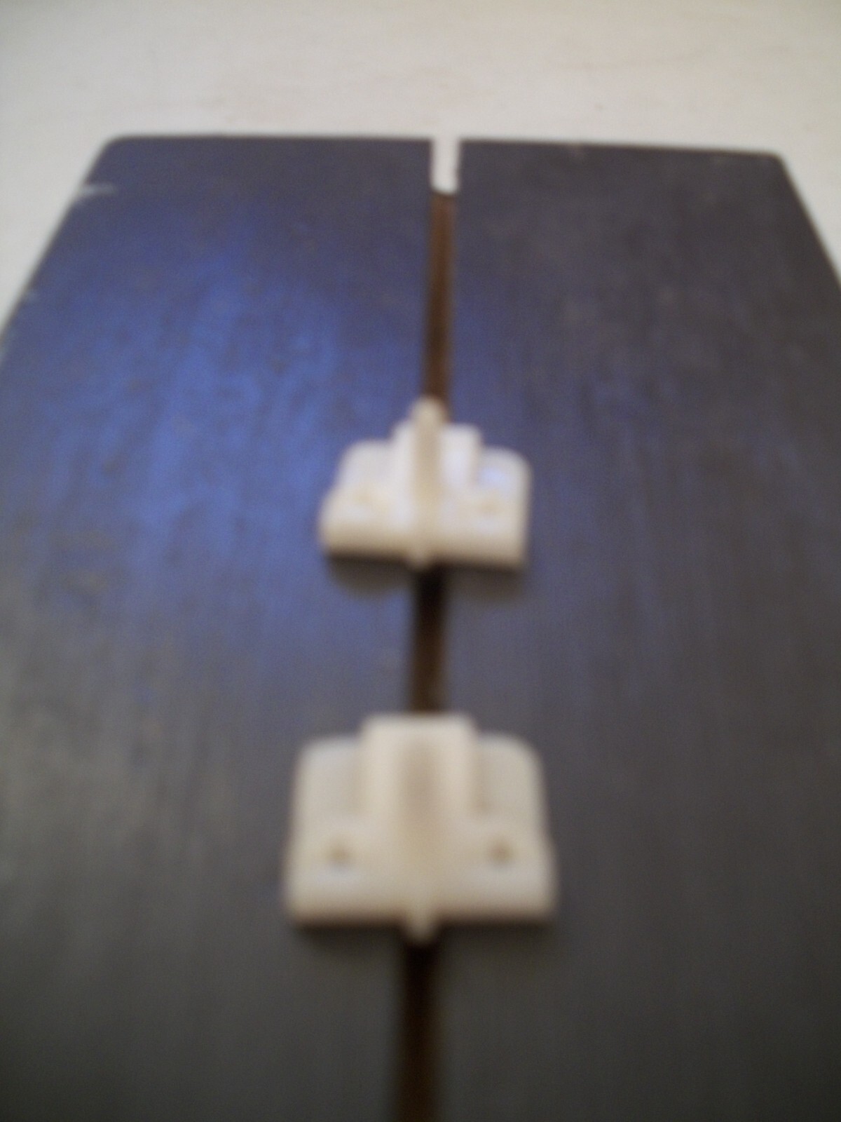 ELDON PAIR OF 1960’s 1/32 OR 1/24 SLOT CAR GUIDE BLADES / BRUSH FLAGS