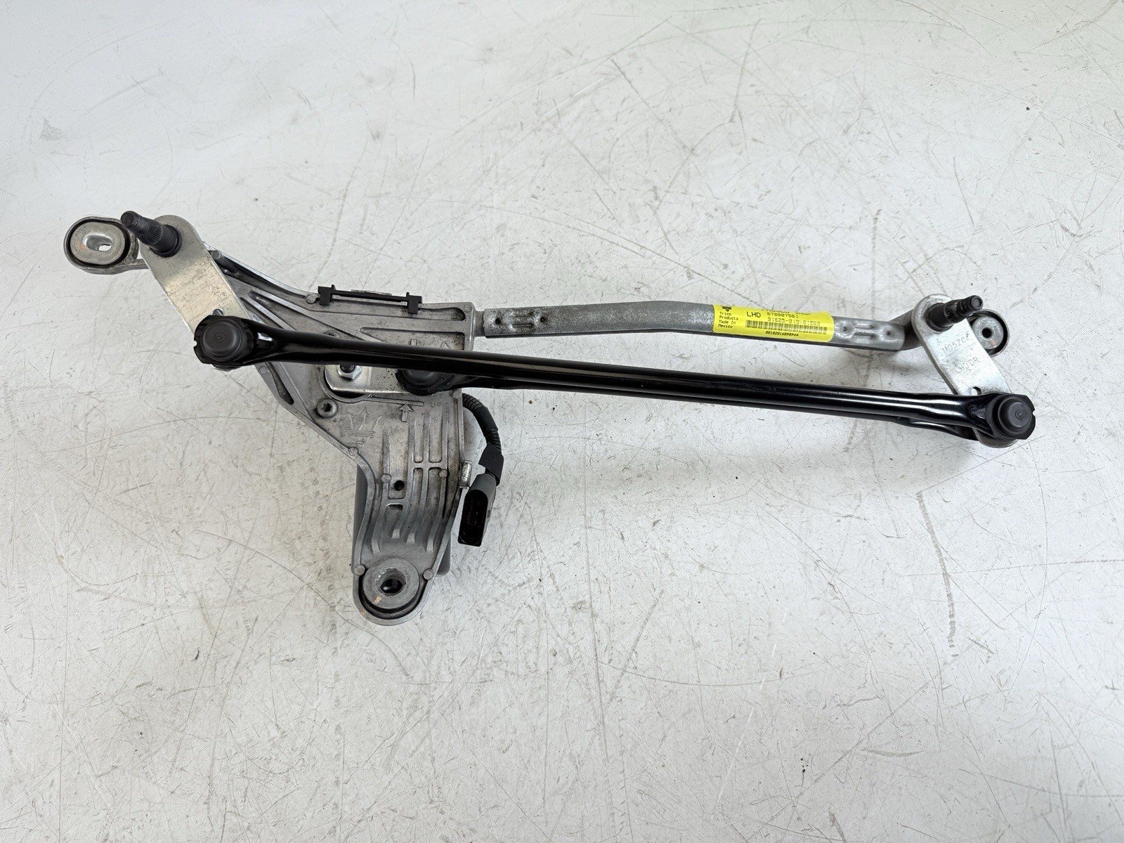 2014 - 2020 Maserati Ghibli Front Windshield Wiper Motor Linkage 670007561 OEM