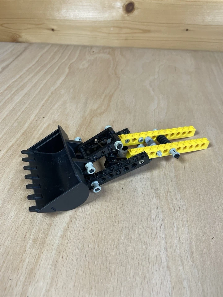LEGO Technic 8047 Compact Excavator, photo 1 of 4