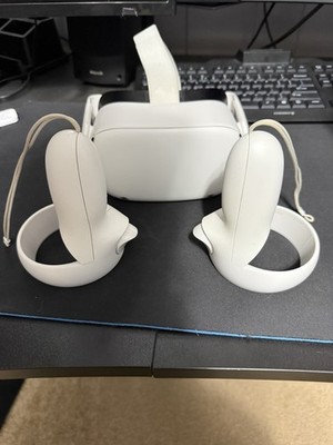 Oculus Meta Quest 2 128GB VR Headset + Controllers  Lightly Used