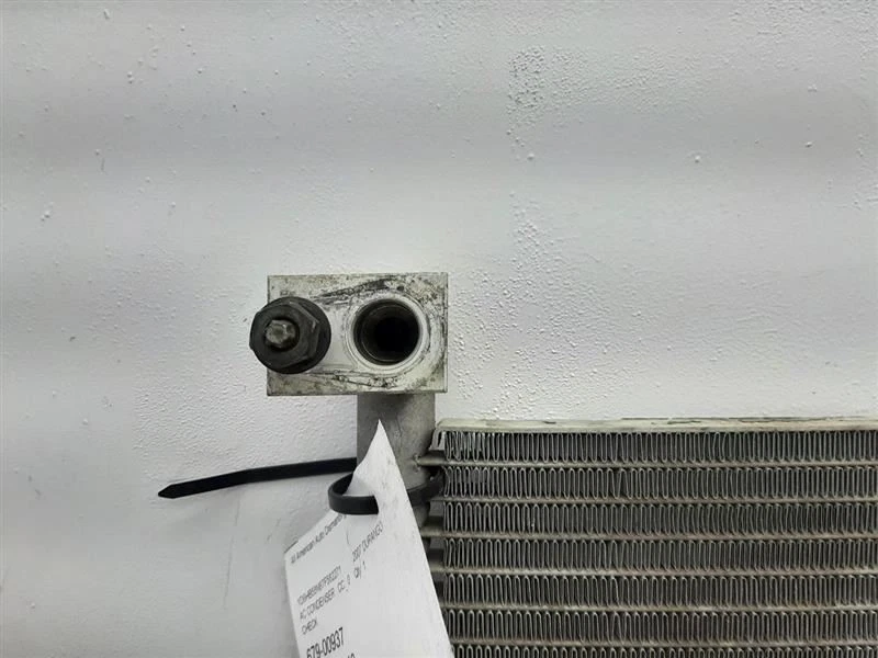 Condensador de aire acondicionado 04-09 Dodge Durango 5056165AA Foto 3 de 4