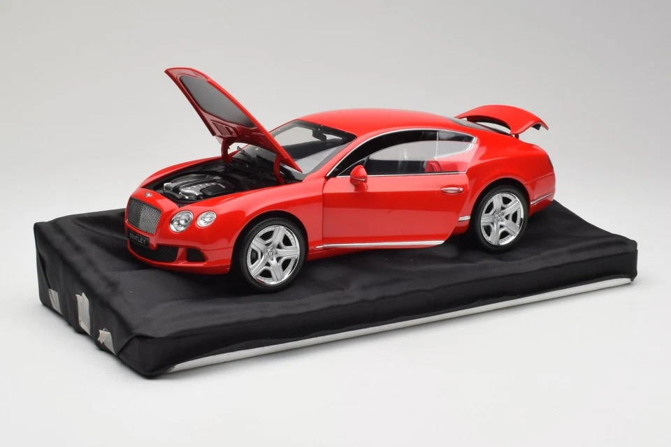 100139922 Bentley Continental GT St. James Red Minichamps 1/18 - Immagine 2 di 4