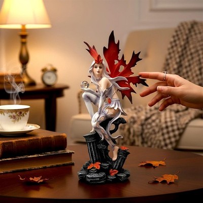 Dunkle Gothic Fee Figur sitzend auf Sockel mit Kristallkugel Fantasy mystisch 