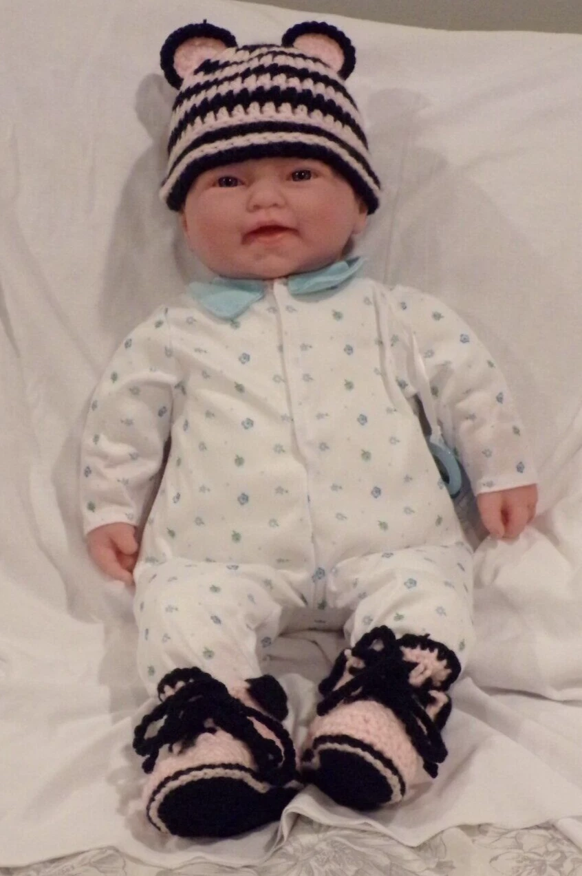 Newborn Crochet Hat And Booties Color Light Pink and Black