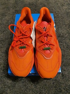 adidas originals ozweego trainers in khaki