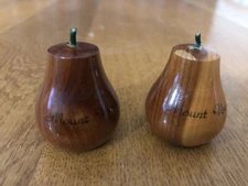 Vintage Mount Vernon VA Souvenir Wooden Apple Salt & Pepper Shakers