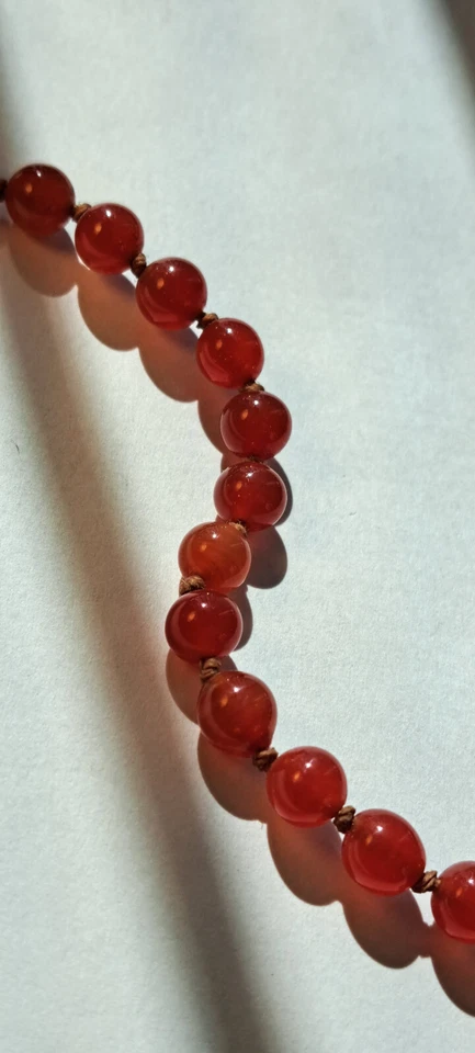 Colar de contas antigo de vidro vermelho PEQUIM 28" gota 56" comprimento França Klein - Imagem 3 de 4