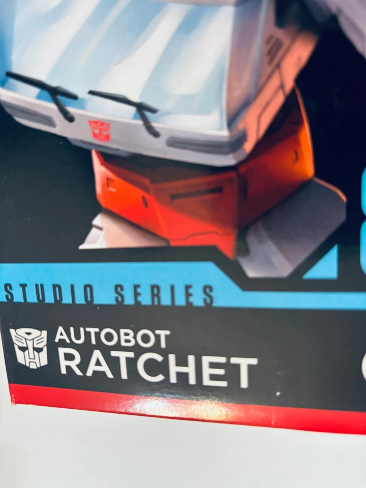 Transformers: Studio Series - Ratchet #86-23 - Sealed - Image 4 of 4