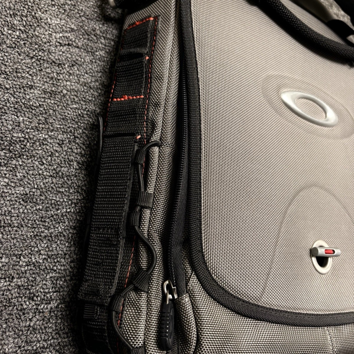 Vintage Y2K Oakley Tactical Field Gear Vertical Messenger Laptop